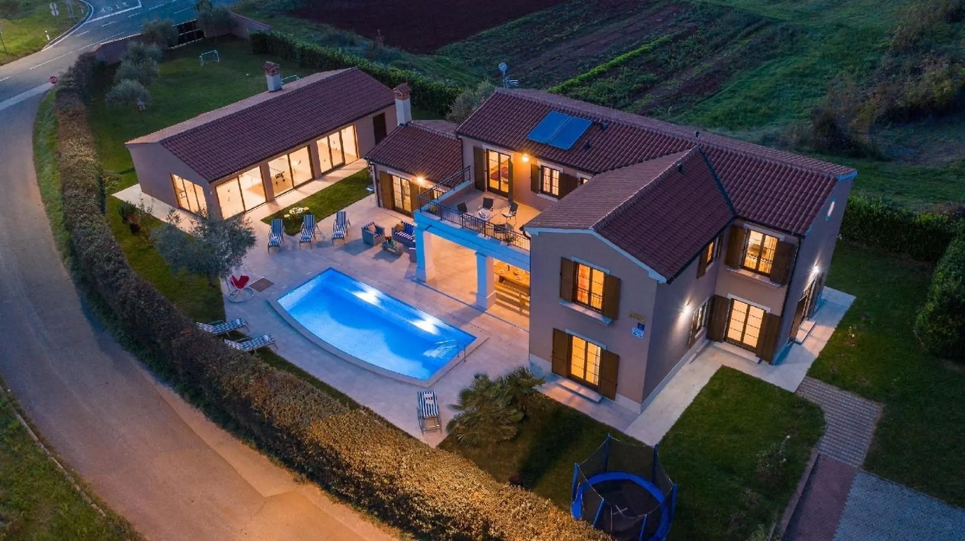 Ferienhaus Mit Privatpool Fuer 10 Personen Ca 310 Qm In Barban, Istrien Bucht Von Rasa