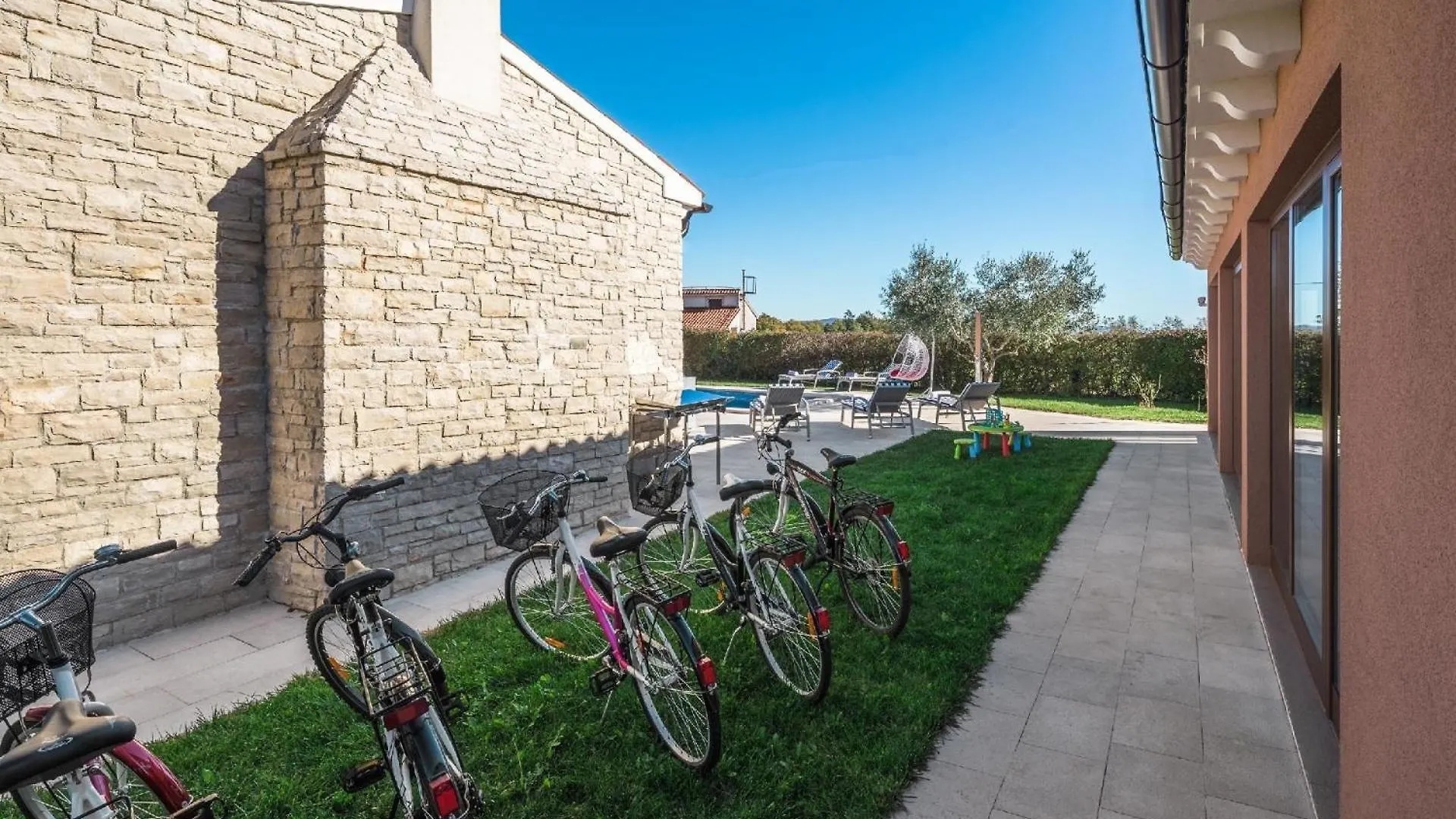Ferienhaus Mit Privatpool Fuer 10 Personen Ca 310 Qm In Barban, Istrien Bucht Von Rasa Barban
