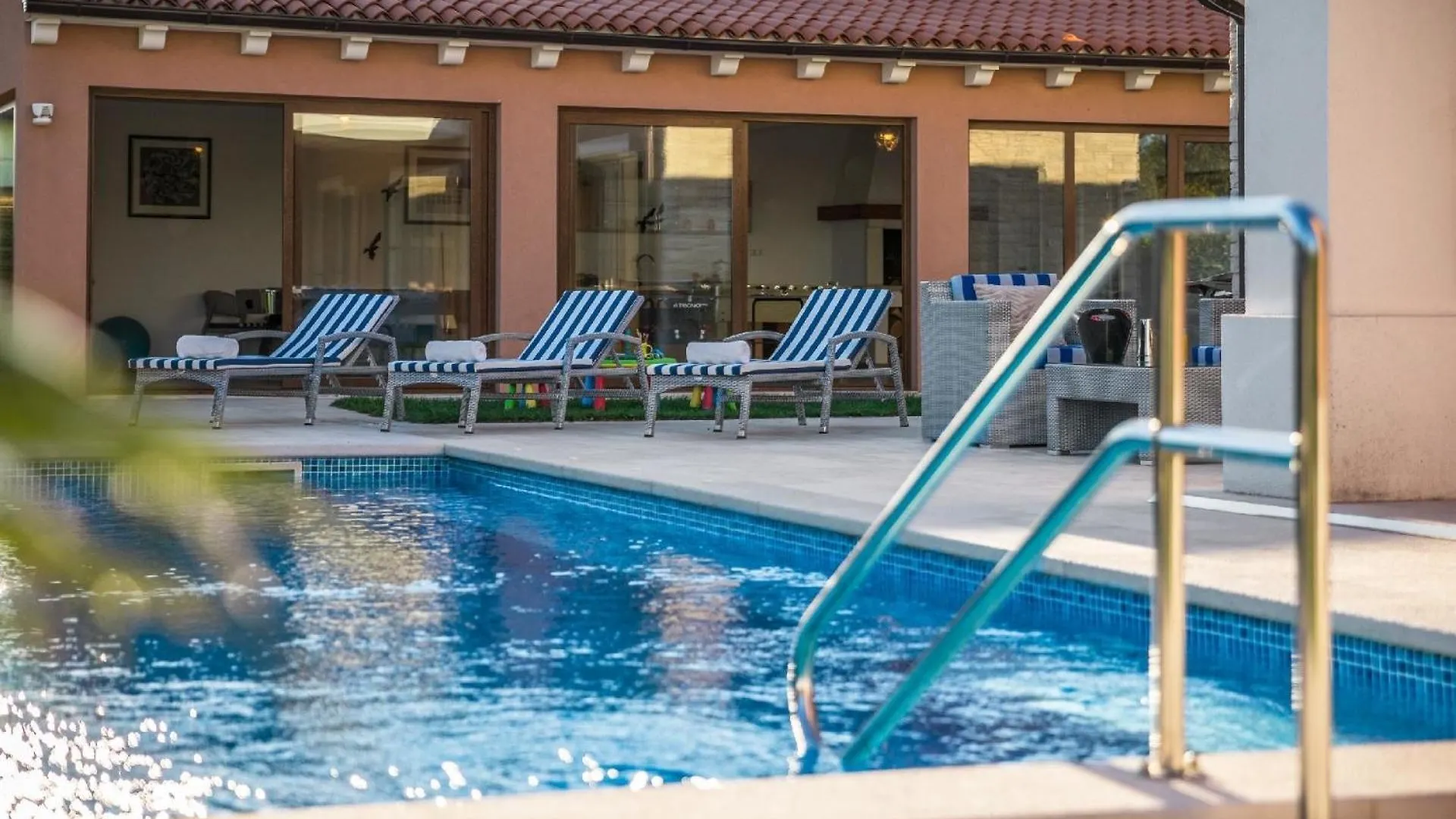 Ferienhaus Mit Privatpool Fuer 10 Personen Ca 310 Qm In Barban, Istrien Bucht Von Rasa