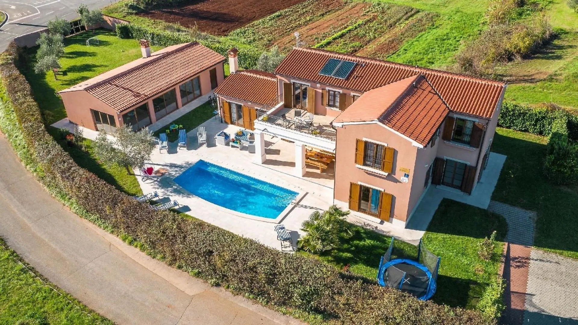 Ferienhaus Mit Privatpool Fuer 10 Personen Ca 310 Qm In Barban, Istrien Bucht Von Rasa Barban